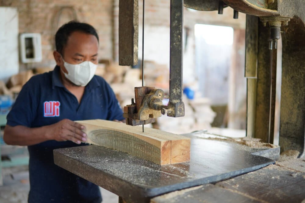 worker are cutting wood at factory