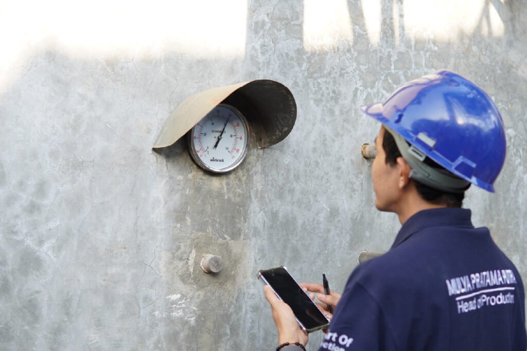 Indonesian furniture manufacturer preventing wood defects with kiln drying and quality control