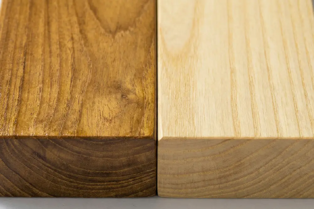Side-by-side macro comparison of Sungkai wood (light, straight grain) and Teak wood (darker, oily, wavy grain) textures.