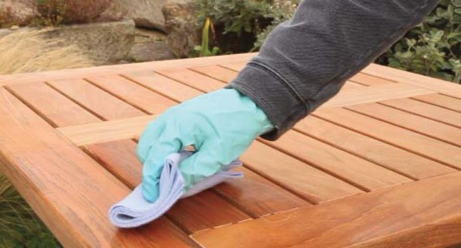 cleaning teak furniture
