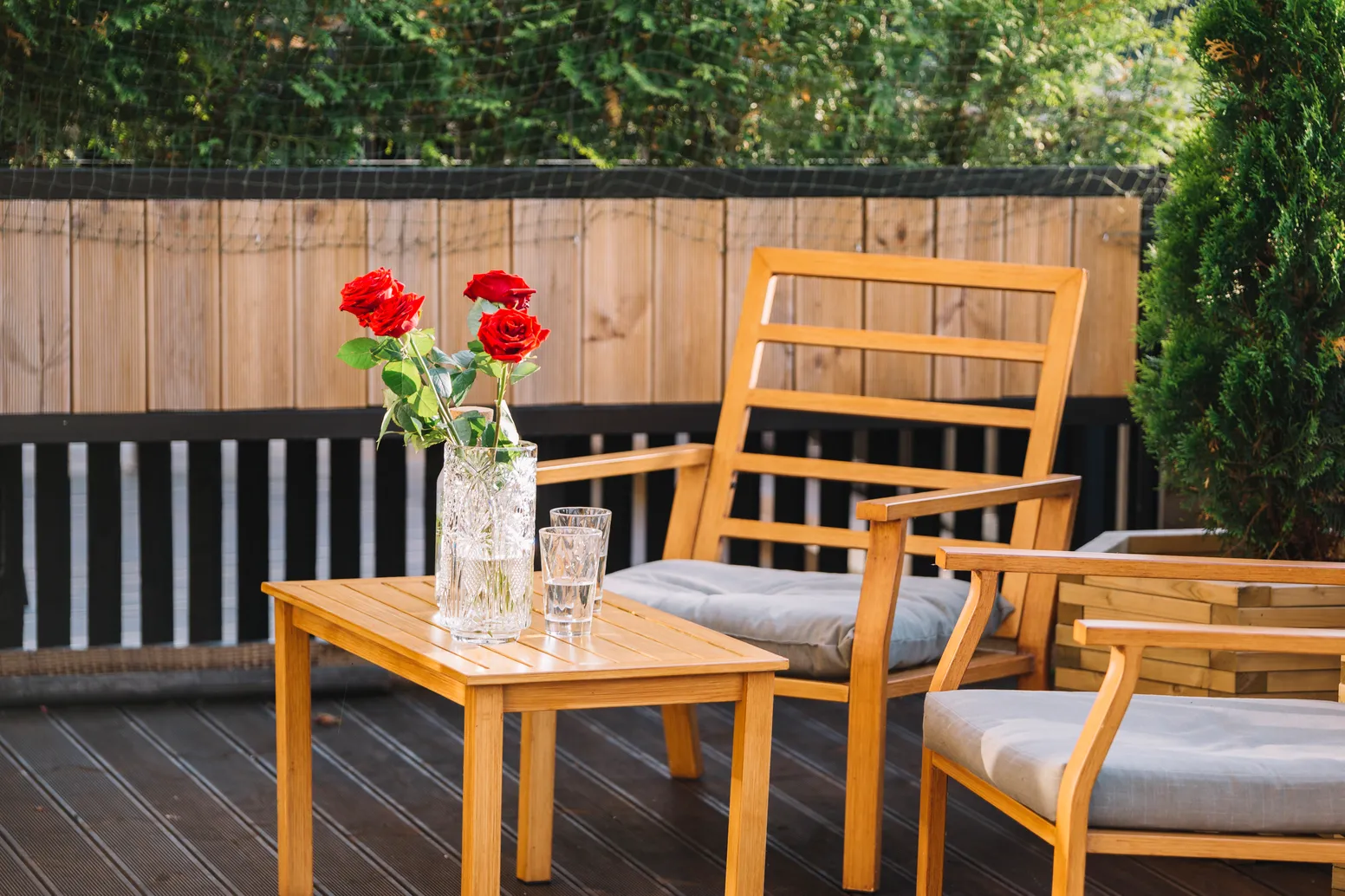 how to style indonesian teak patio furniture