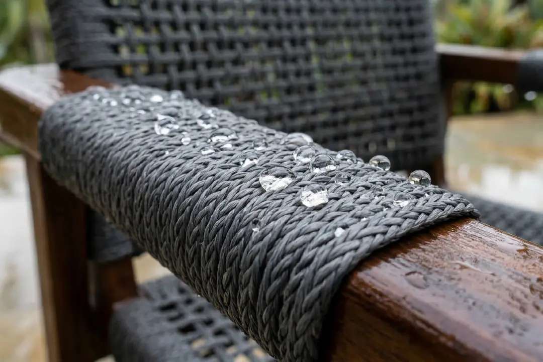 Outdoor rope capability to repel the water