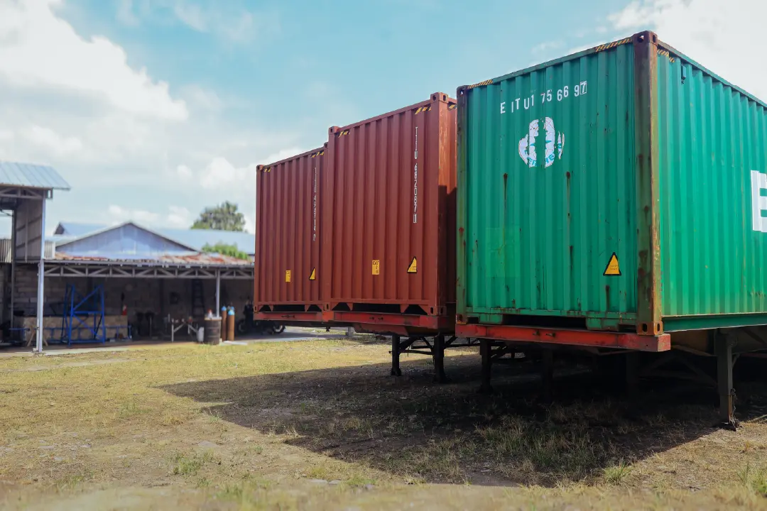 Containers that ready to ship furniture from indonesia